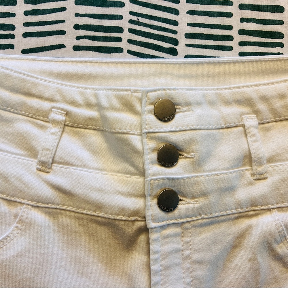 Size 8 • Refuge High-Rise White Skinny Jeans – Triple Button Detail - Picture 4 of 7